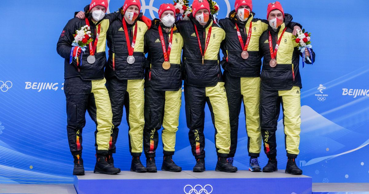 Вперше на Іграх-2022 спортсмени з однієї країни заполонили весь олімпійський п'єдестал