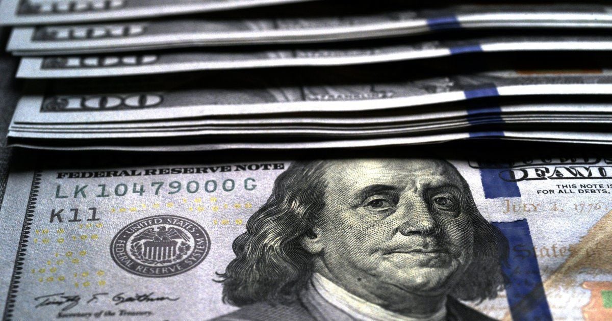 Росія у відповідь на нові санкції США скоротить використання долара