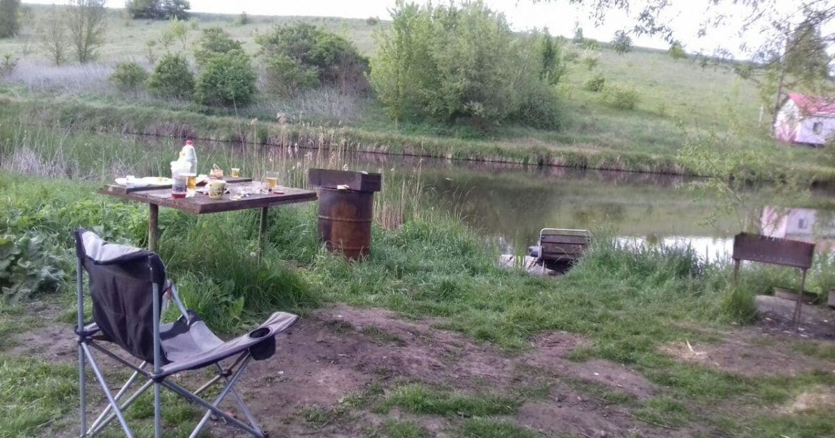 З'явилися фото з місця розстрілу відпочивальників з Києва на ставку під Попільнею