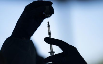 Вакцина от нового штамма коронавируса "Омикрон" появится в начале 2022 года — Moderna