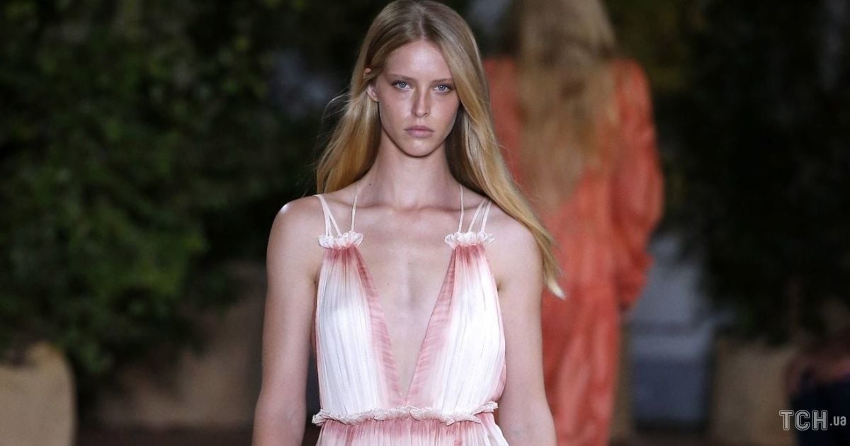 Коллекция Alberta Ferretti прет-а-порте сезона весна-лето 2021