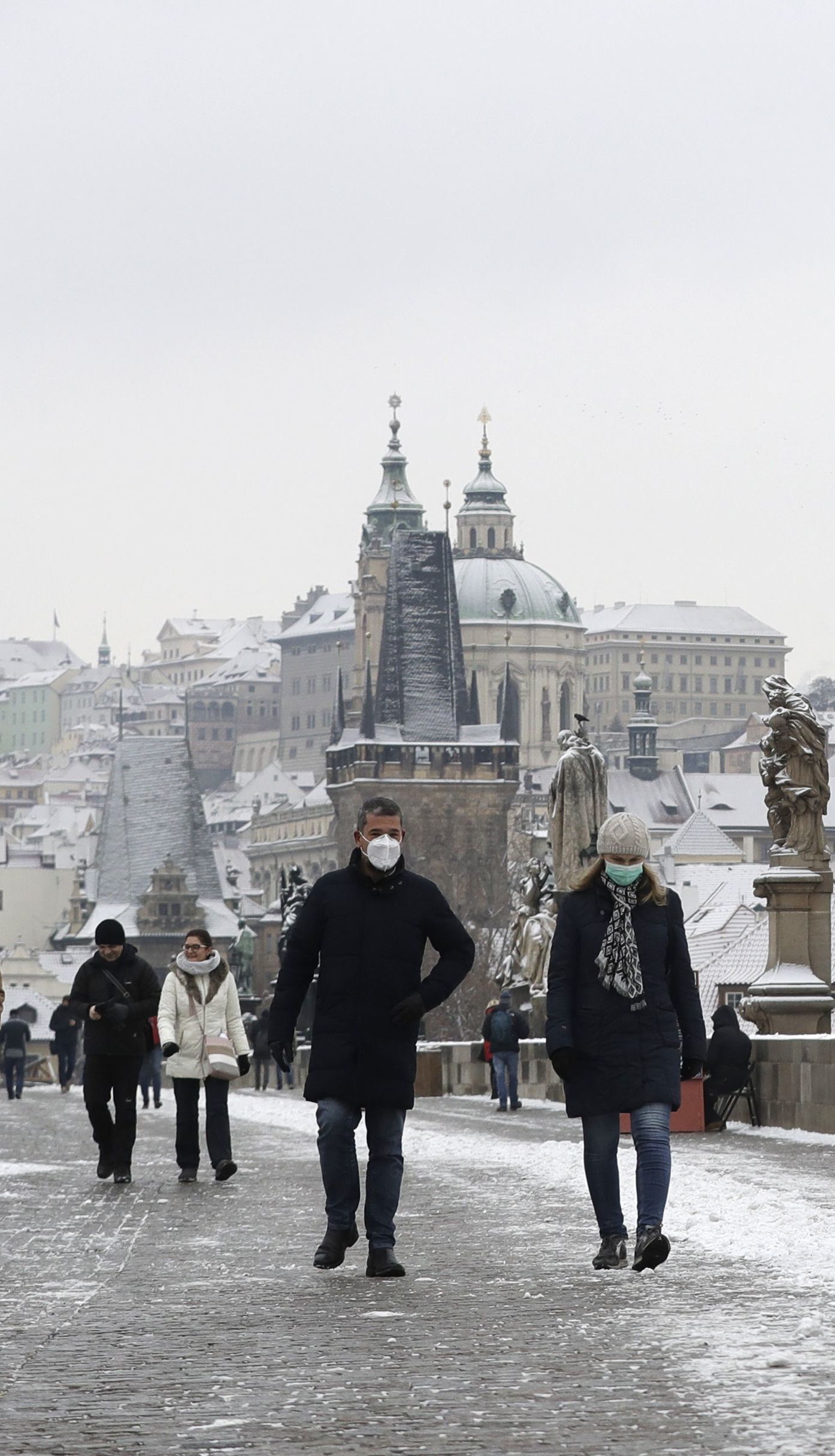 Чехія зобов'язала співробітників компаній здавати тести на коронавірус
