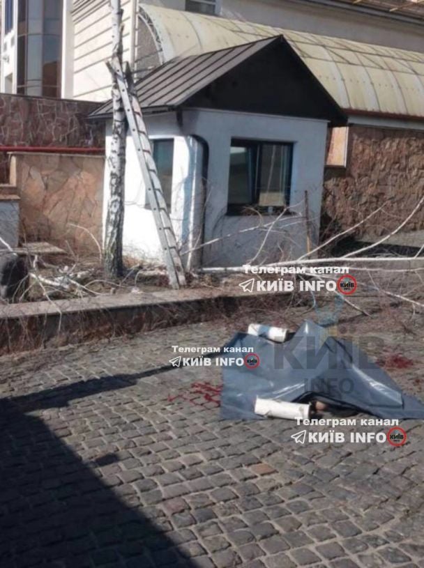 У Києві чоловік перерізав собі горло бензопилою, він помер на місці інциденту / © 
