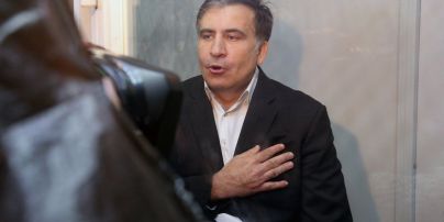 Саакашвили спел в суде гимны Украины и Грузии