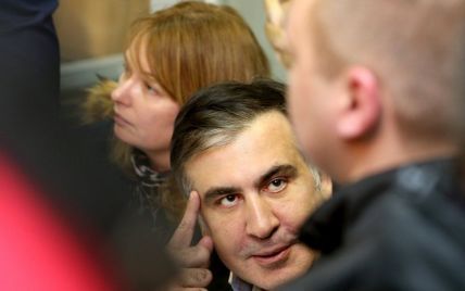 Суд над Саакашвілі, день перший. Екс-президент Грузії співав гімн України та обіймався з Тимошенко