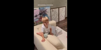 Кацурин показал на видео, как Дорофеева играет с его сыном