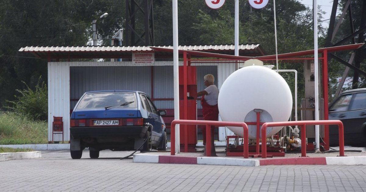 На АЗС существенно подешевел автогаз. Средние цены на топливо на 11 октября