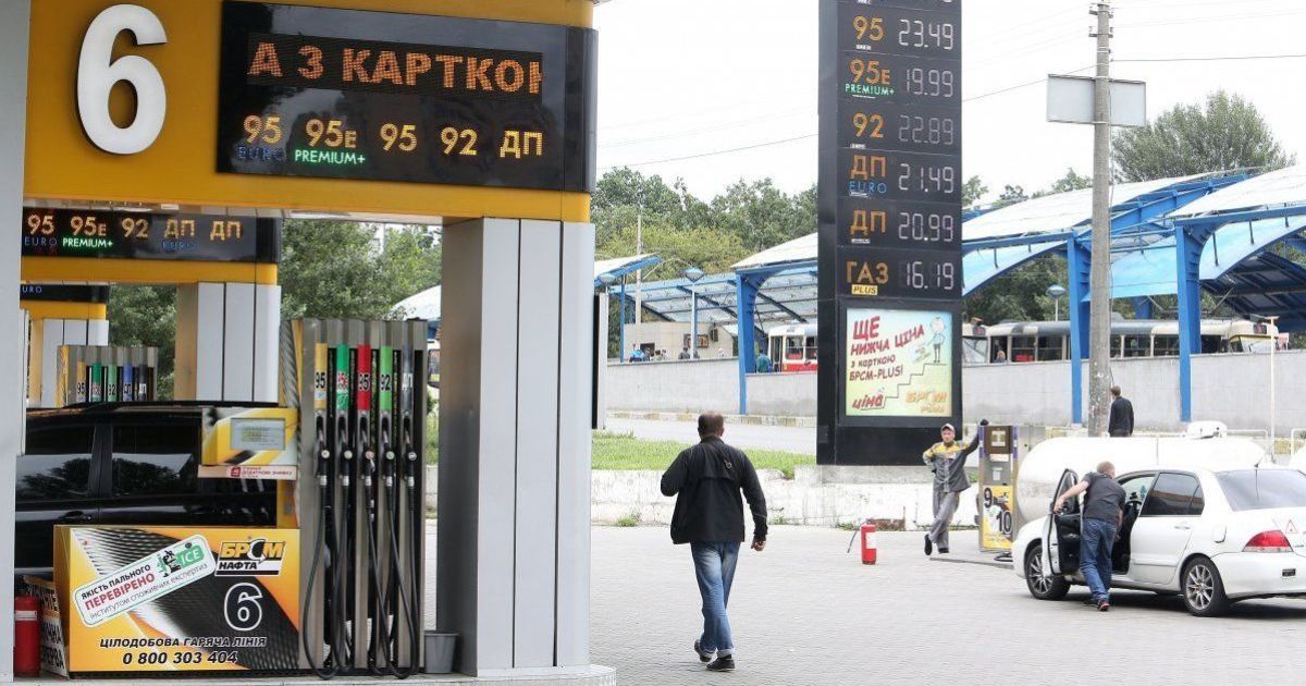 Скільки коштує заправити авто на АЗС. Середні ціни на 4 вересня