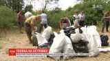Волонтеры устроили уборку на столичных островах, где отдыхают киевляне