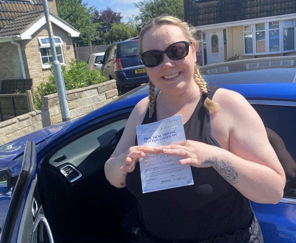 Емі склала іспит із першої спроби / © Jam Press
