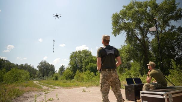 Военные тестируют дроны для разминирования.