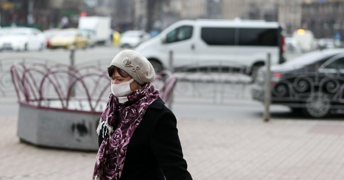 Блокпости на в'їзді до міста та перевірка температури: як живе Радомишль в умовах жорсткого карантину