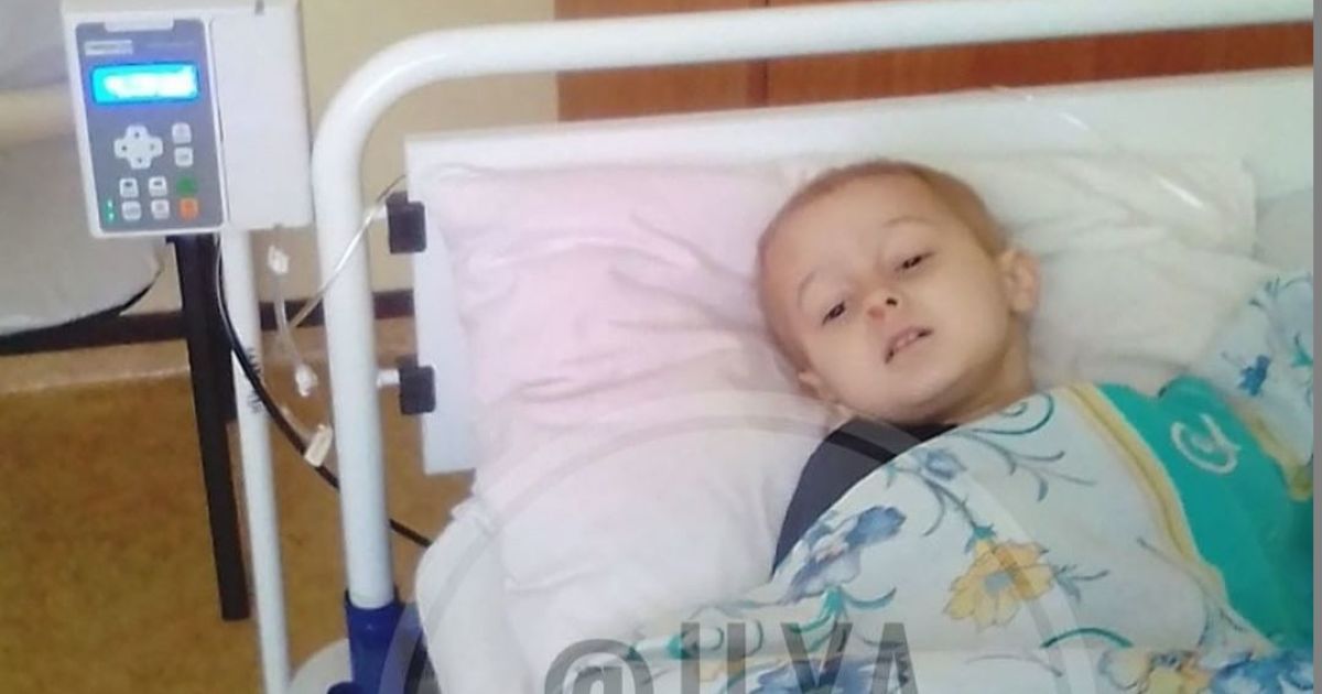 Огромная опухоль поразила маленькое тело Илюши