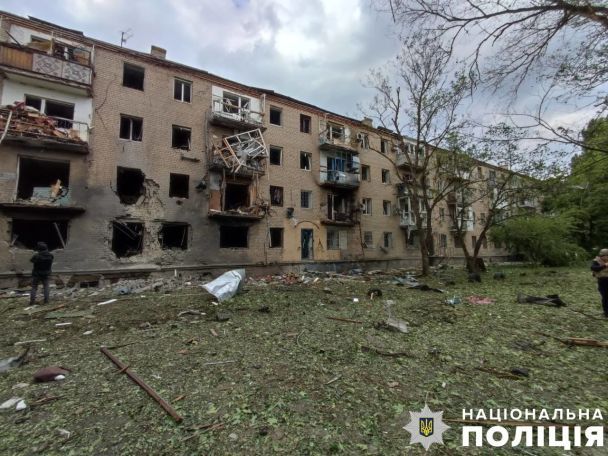 РФ ударила тремя управляемыми бомбами по жилым кварталам Херсона Фото: Нацполиция