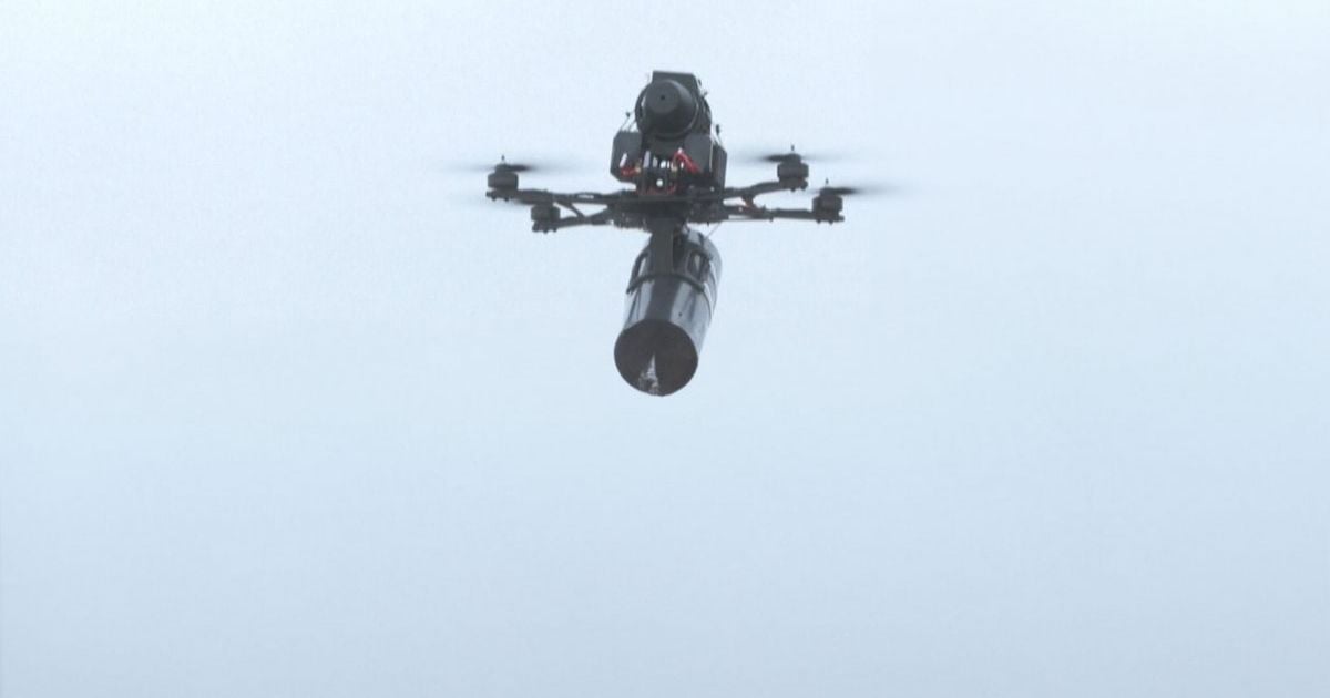 Дрон на оптоволокні