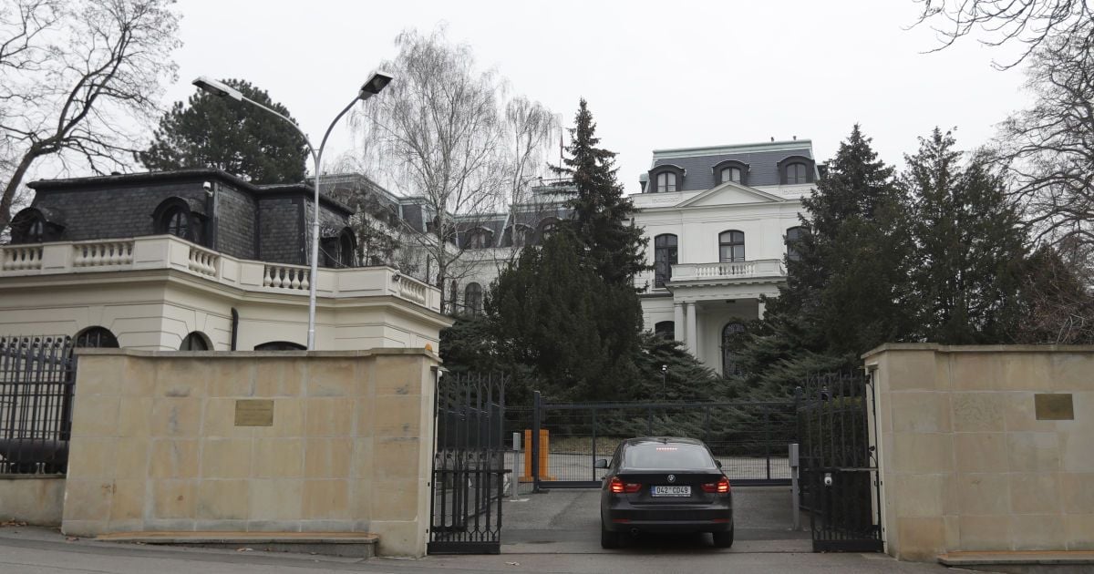 Украинских Героев: в Праге переименовали улицу возле посольства РФ