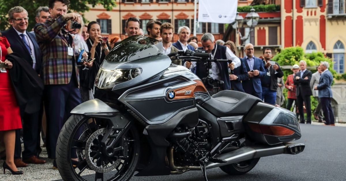 BMW показала роскошный концептуальный мотоцикл
