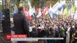 Драки с нардепами и ультиматум Порошенко: в Киеве продолжается круглосуточный митинг за политическую реформу