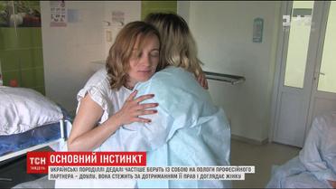 Професійний партнер: українки дедалі частіше запрошують на пологи доулу