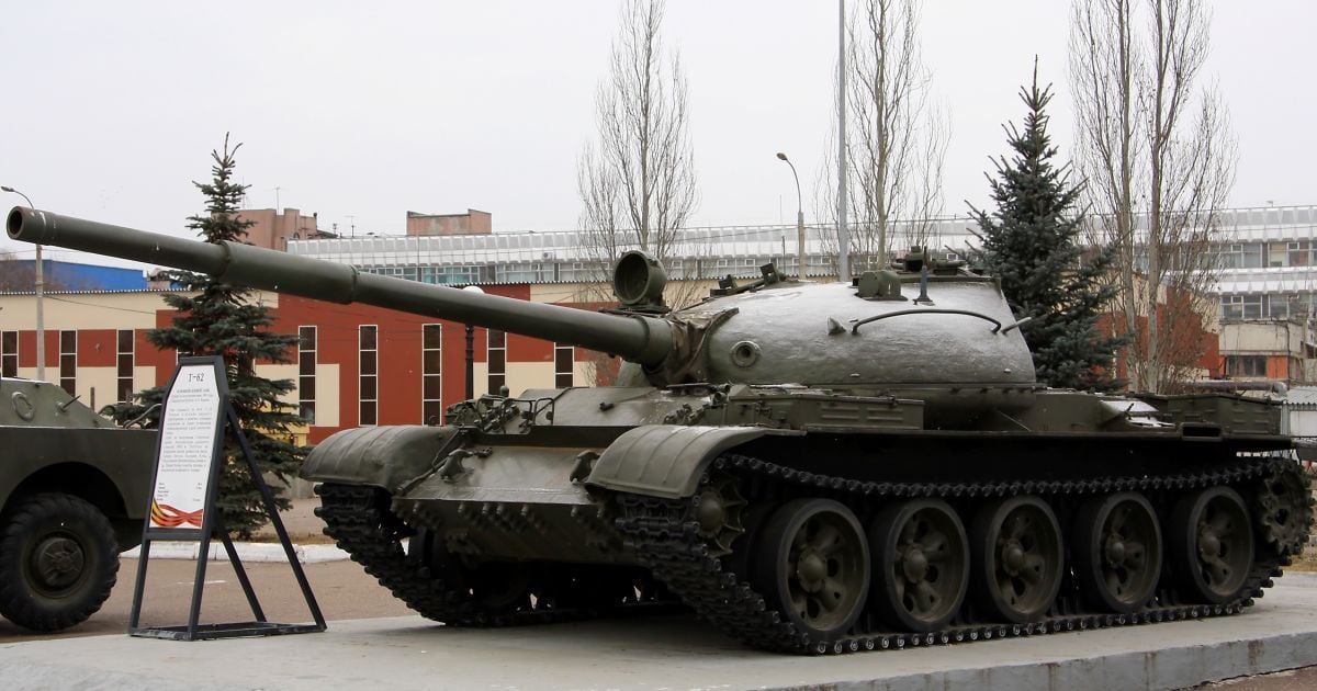 Танк Т-62 у Росії часто використовують для військових меморіалів