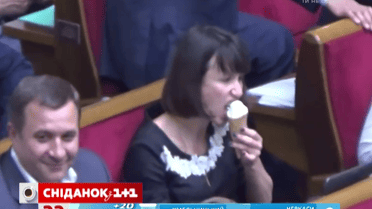 Татьяна Чорновол ела мороженое во время заседания Верховной Рады