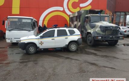 В Николаеве полиция и Нацгвардия полностью заблокировали рынок "Колос" (фото)