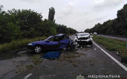 На Миколаївщині внаслідок зіткнення легковиків загинув водій