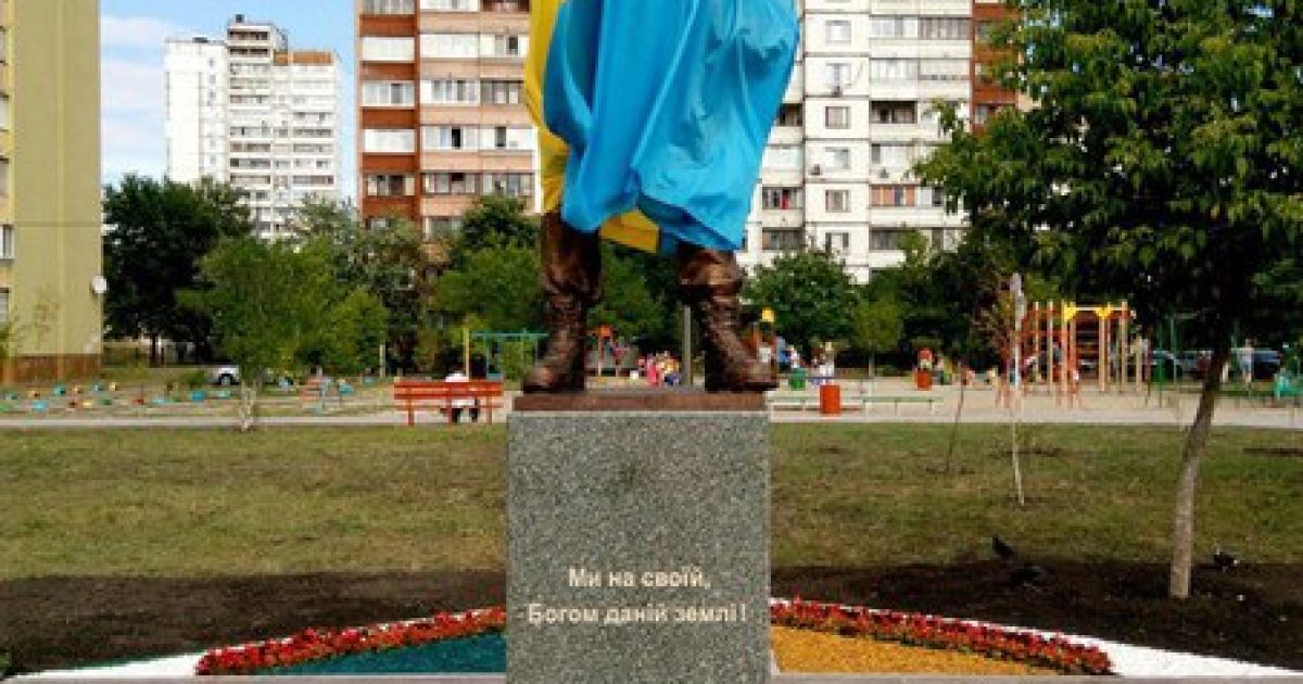 Пам'ятник воїну АТО на Троєщині_2 / © Троещина ВК / Facebook