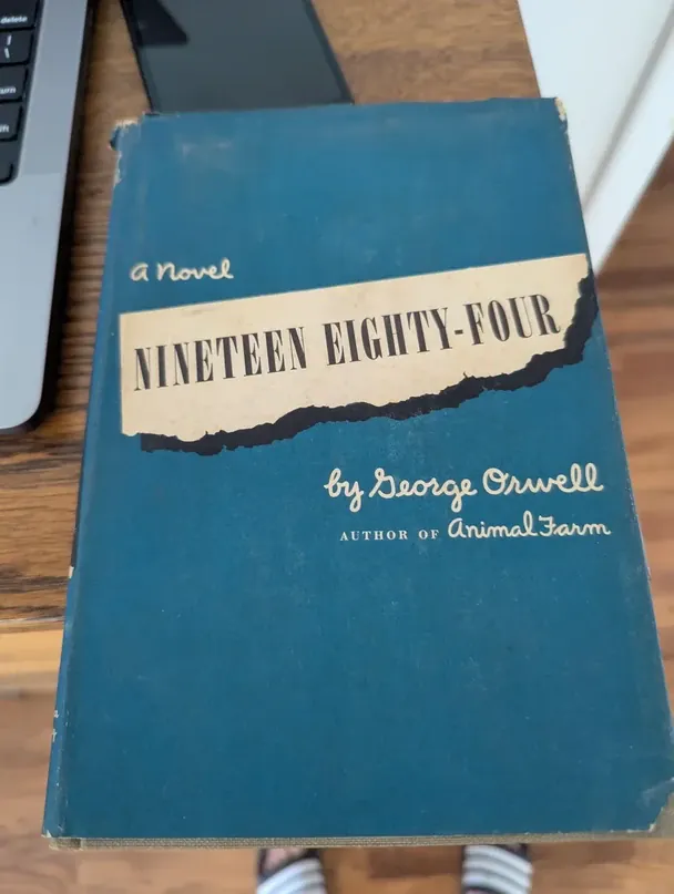 Примірник книги випущений 1949 року / © Reddit