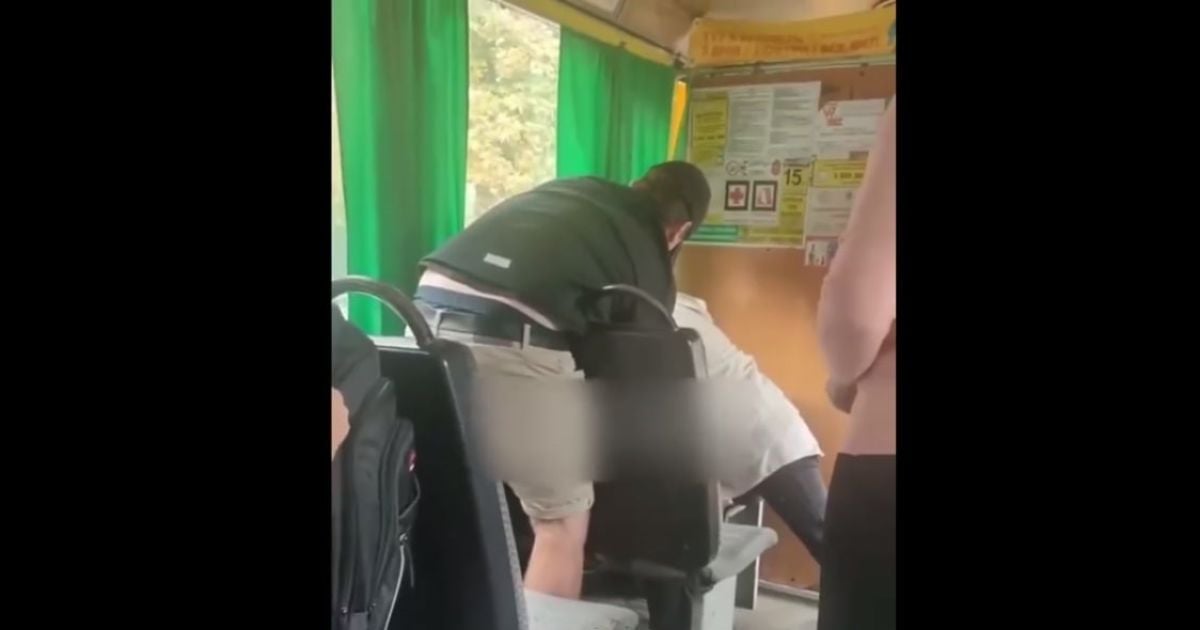 В Одесі в маршрутці "виловили" жінку, яка знімала військовий об'єкт: в її телефоні знайшли багато цікавого