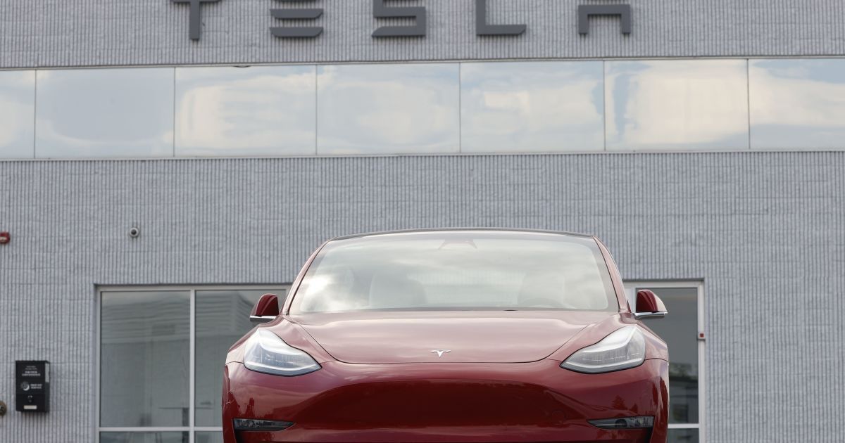 Автопілот Tesla наділили ще однією важливою функцією