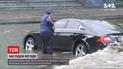 Из-за ливня в Днепре затопило автомобили