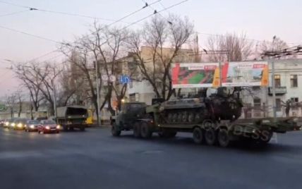 Вулицями Одеси проїхала військова техніка: очевидці показали відео