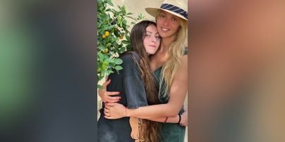 Оля Полякова поздравила старшую дочь с 20-летием и показала их семейные фото