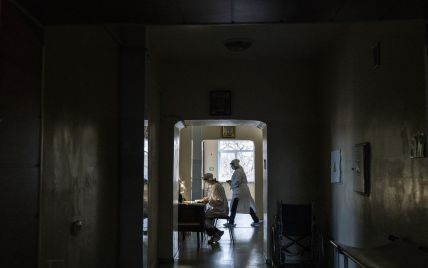 Во Львове критически не хватает медиков в "ковидных" больницах: мэр обещает врачам "достойную финкомпенсацию"