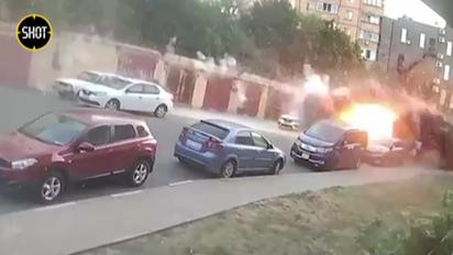 Белгород подвергся атаке: повреждены квартиры, горели авто