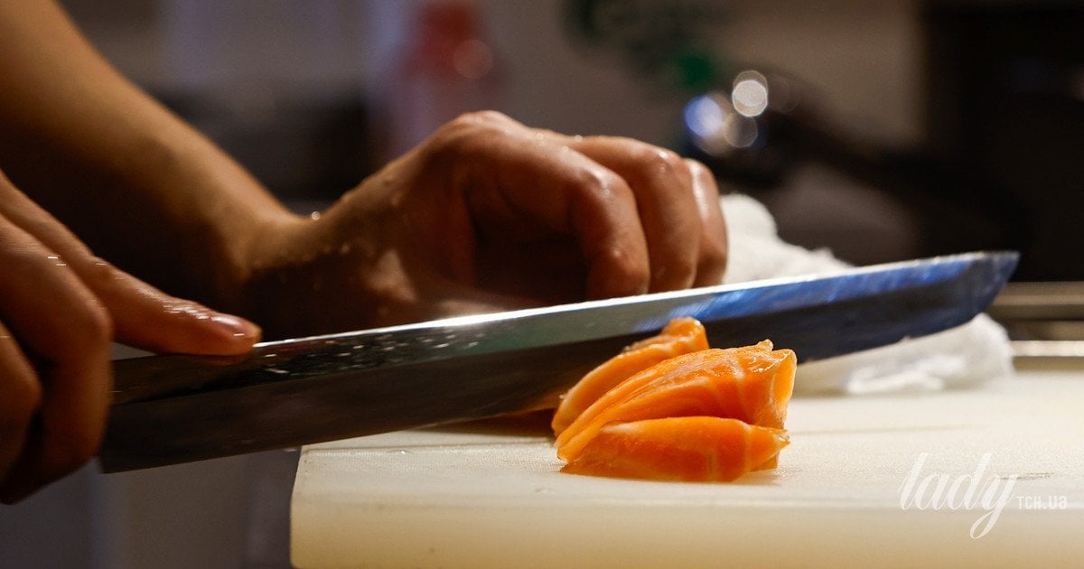 Як правильно розібрати червону рибу та що з неї приготувати