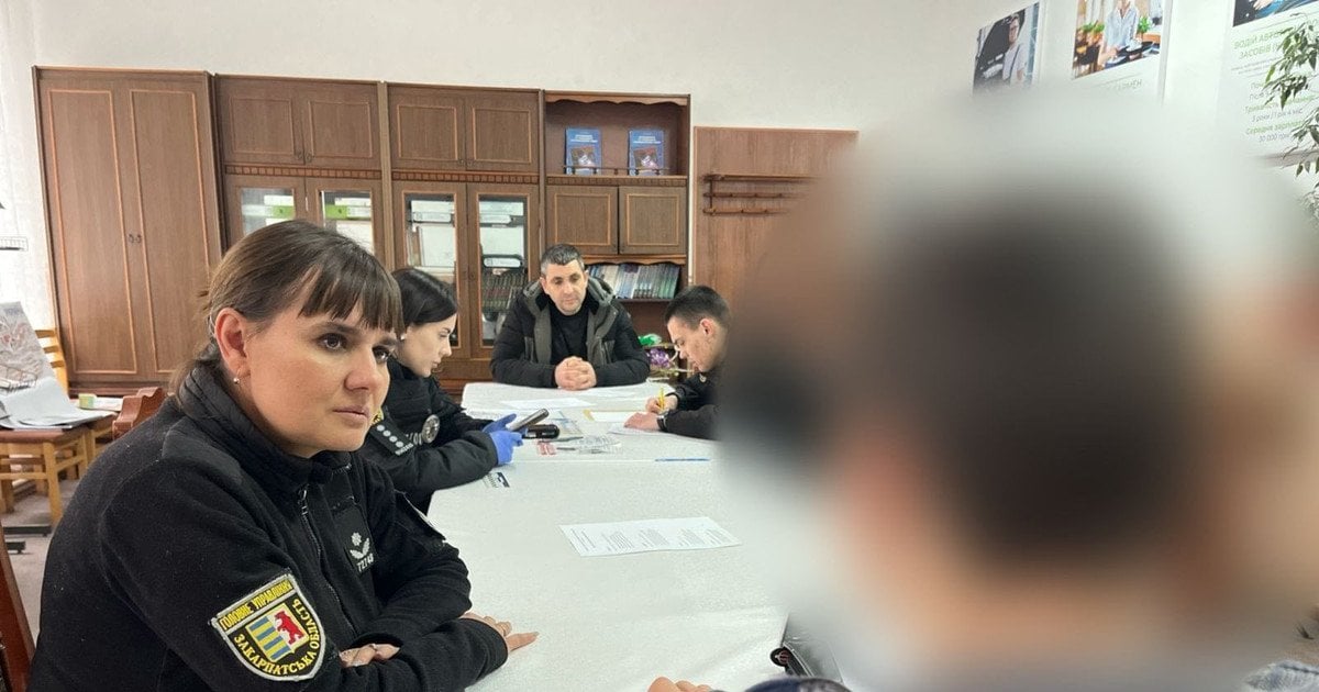 У Мукачеві затримали агресивного ліцеїста з саморобним ножем