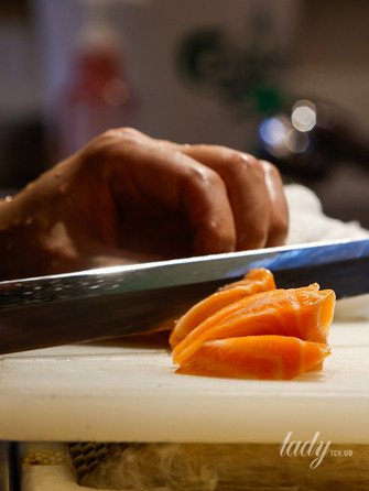 Как правильно разобрать красную рыбу и что из нее приготовить