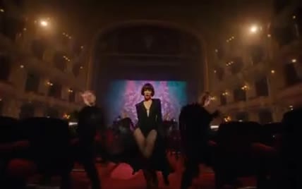 Бек-вокалістка MONATIK Lida Lee випустила провокаційний дебютний кліп