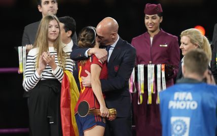 ФИФА отстранила президента Федерации футбола Испании из-за скандального поцелуя на женском ЧМ (видео)