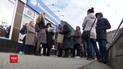 В Ровенской области люди обвиняют работницу банка в присвоении средств