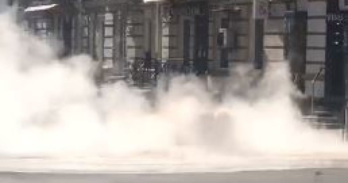 В центре Киева прорвало трубу с кипятком