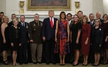 В красивом платье и с улыбкой: жизнерадостная Мелания Трамп на обеде в Белом доме