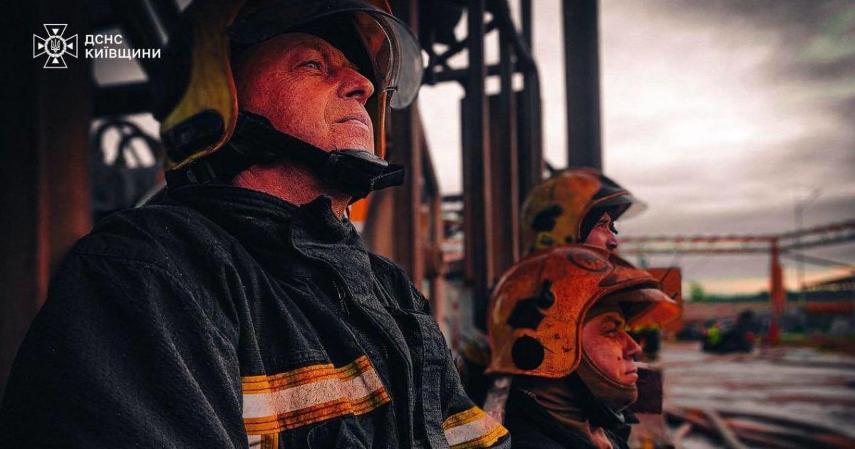 Один із уламків ракети впав на промисловий об'єкт у Київській області.
