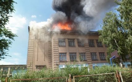 В Запорожье горела школа с полусотней людей внутри
