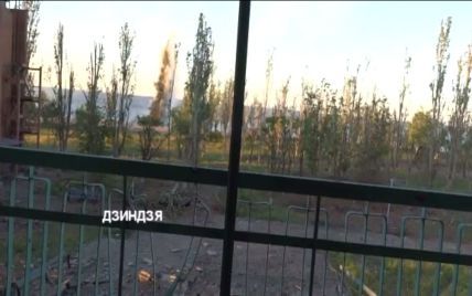 У Мережі показали відео потужного обстрілу Широкиного з САУ бойовиків