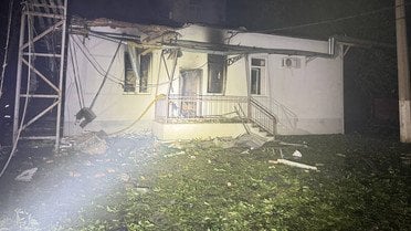 Наслідки атаки БпЛА на пологовий будинок в Одесі_1 / © Facebook/Геннадій Труханов