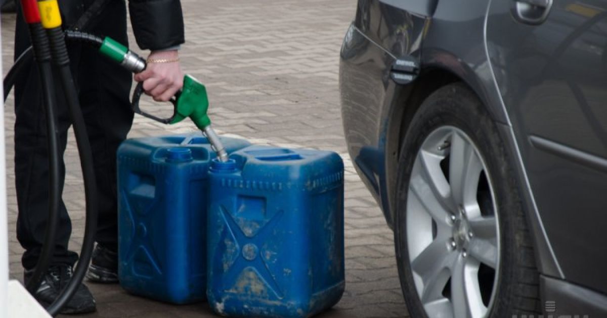 Около 30% нефтепродуктов на украинских АЗС продают нелегально