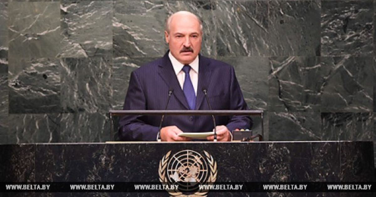 Лукашенко призвал остановить войну на востоке Украины.